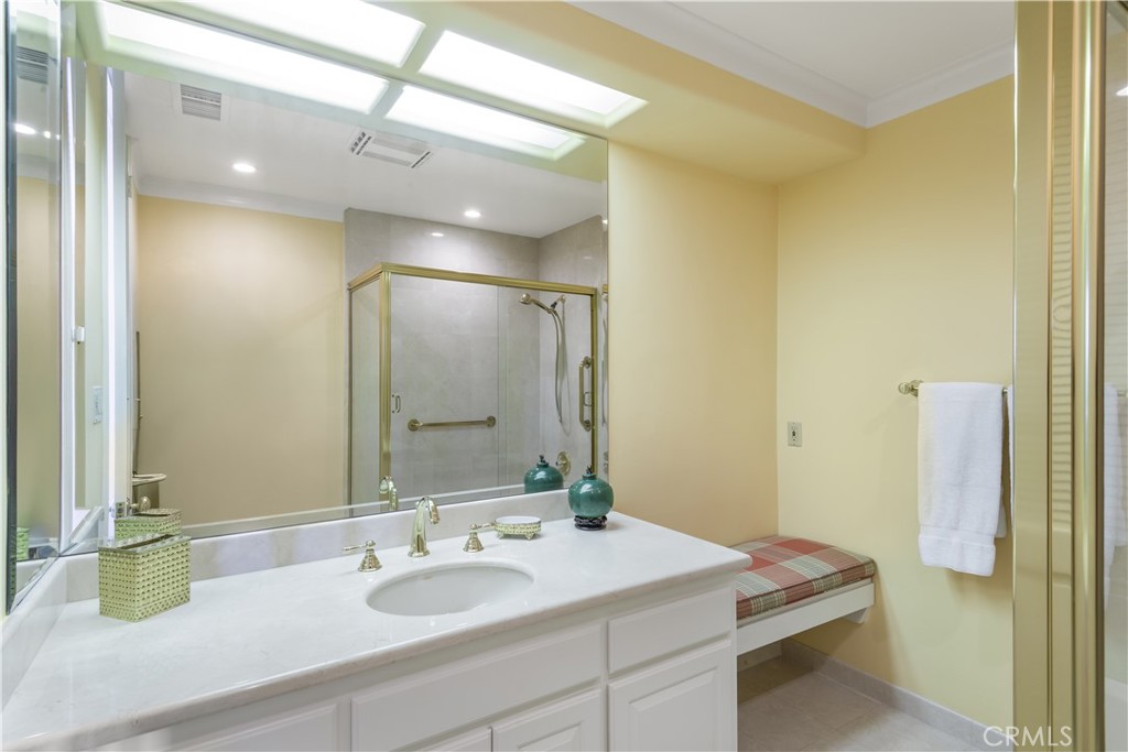 34 Crest E Property Photo 23