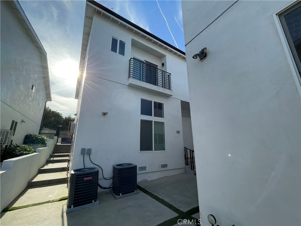 7125 S La Cienega Property Photo 3