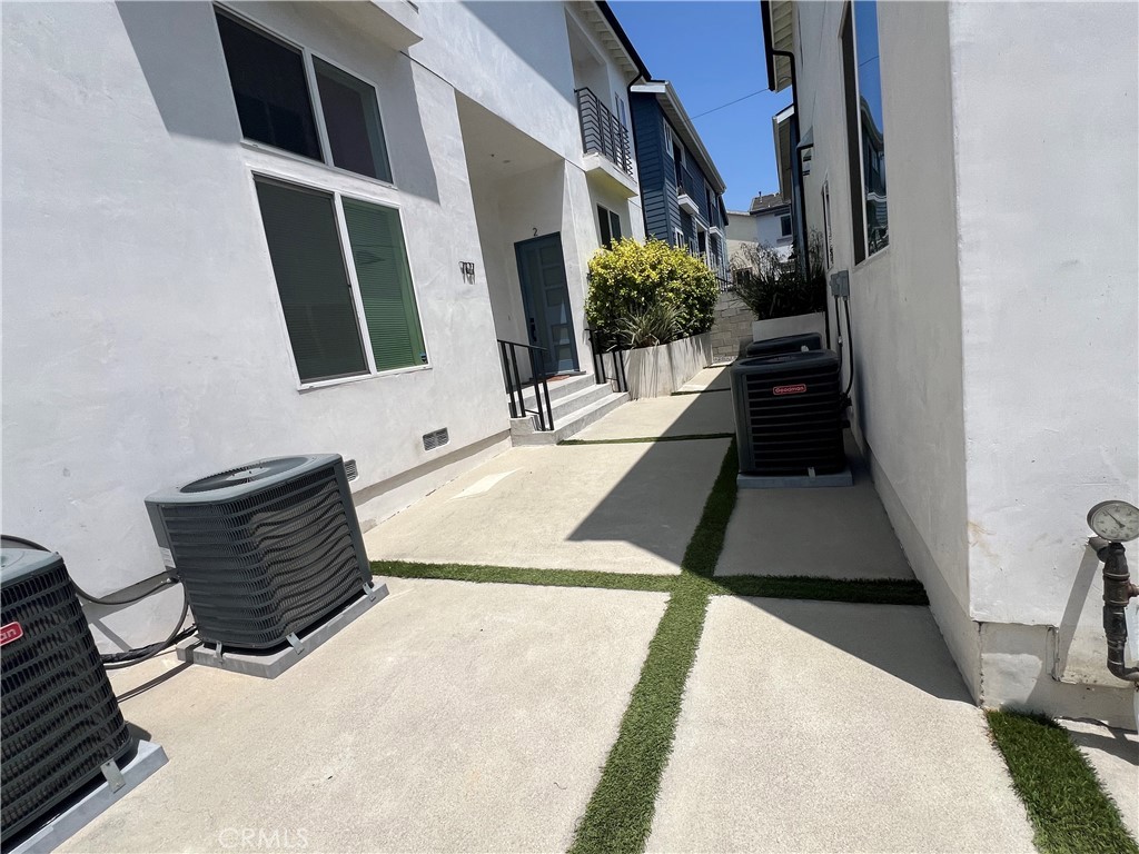 7125 S La Cienega Property Photo 5
