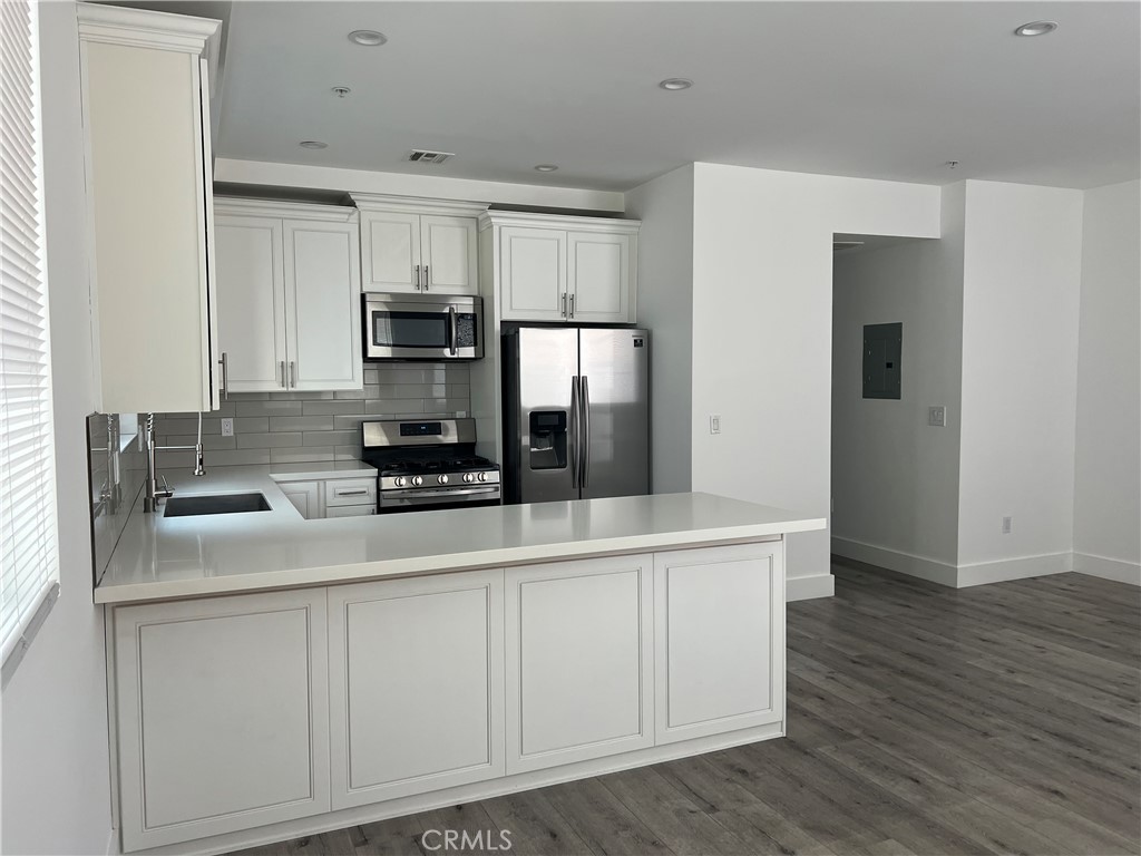 7125 S La Cienega Property Photo 6