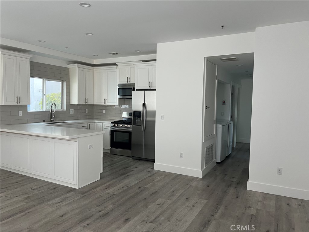7125 S La Cienega Property Photo 7
