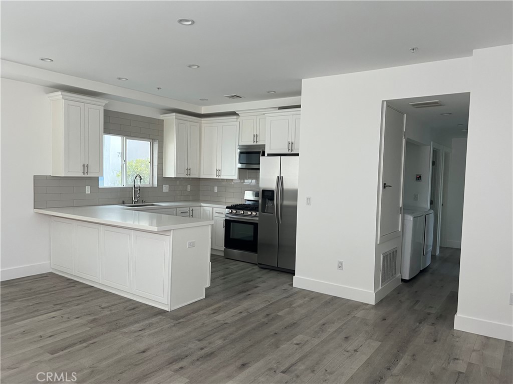 7125 S La Cienega Property Photo 8