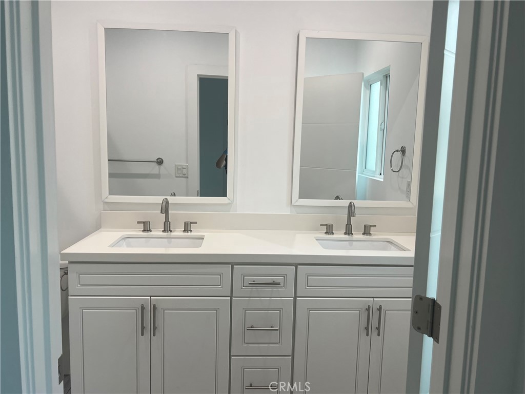 7125 S La Cienega Property Photo 9