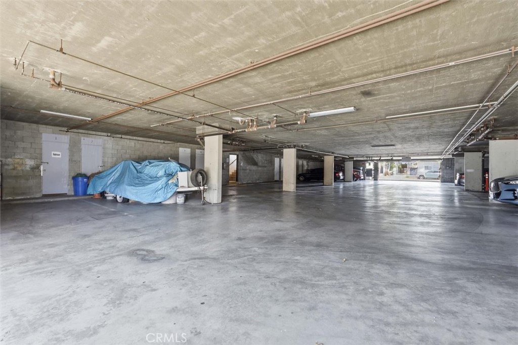 635 W 15th Street Property Photo 12