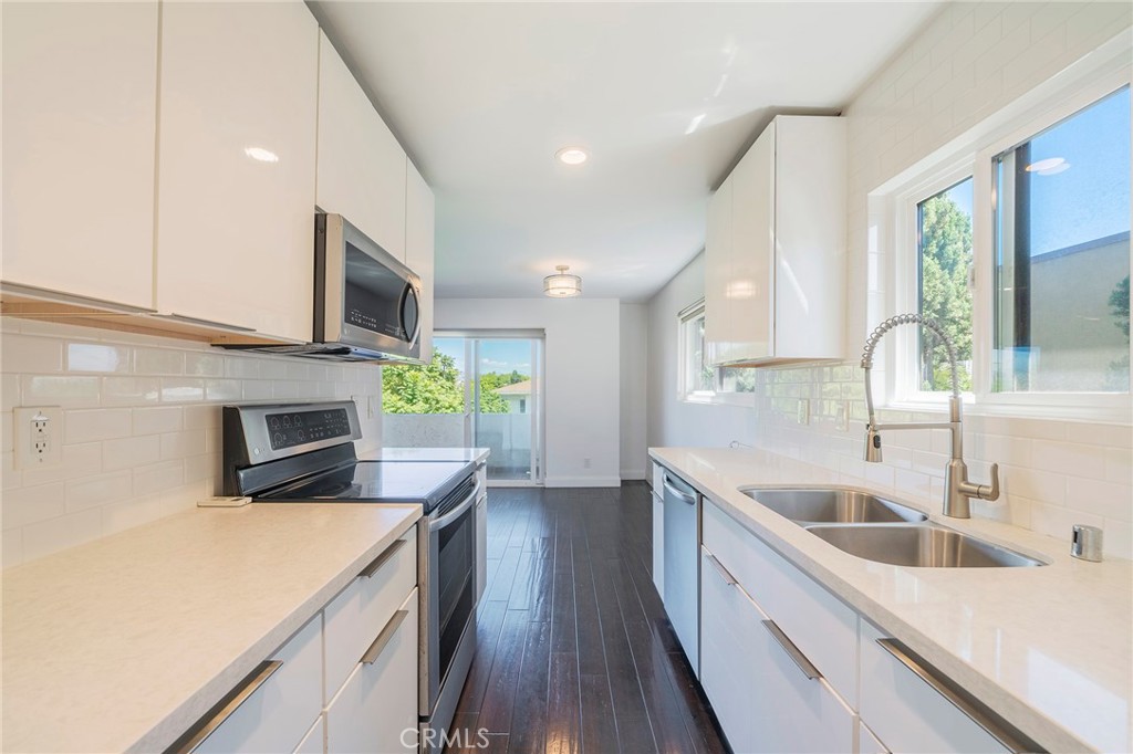 1601 Veteran Avenue 301/302 Property Photo 1
