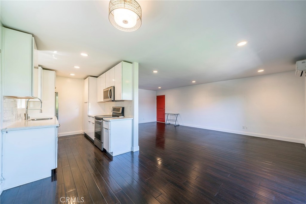1601 Veteran Avenue 301/302 Property Photo 2