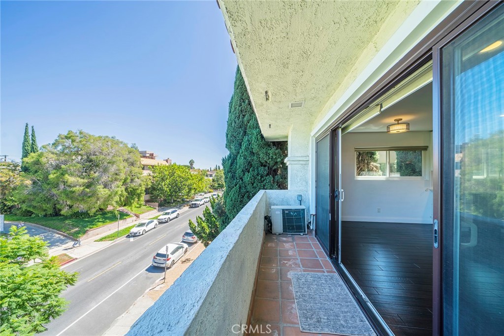 1601 Veteran Avenue 301/302 Property Photo 4