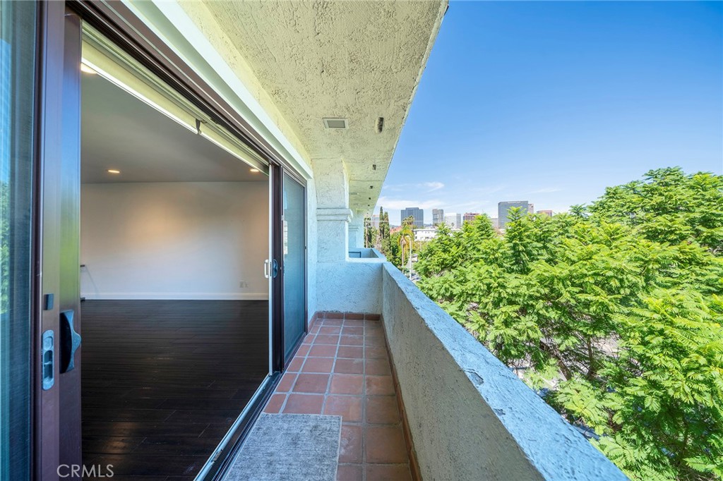 1601 Veteran Avenue 301/302 Property Photo 5