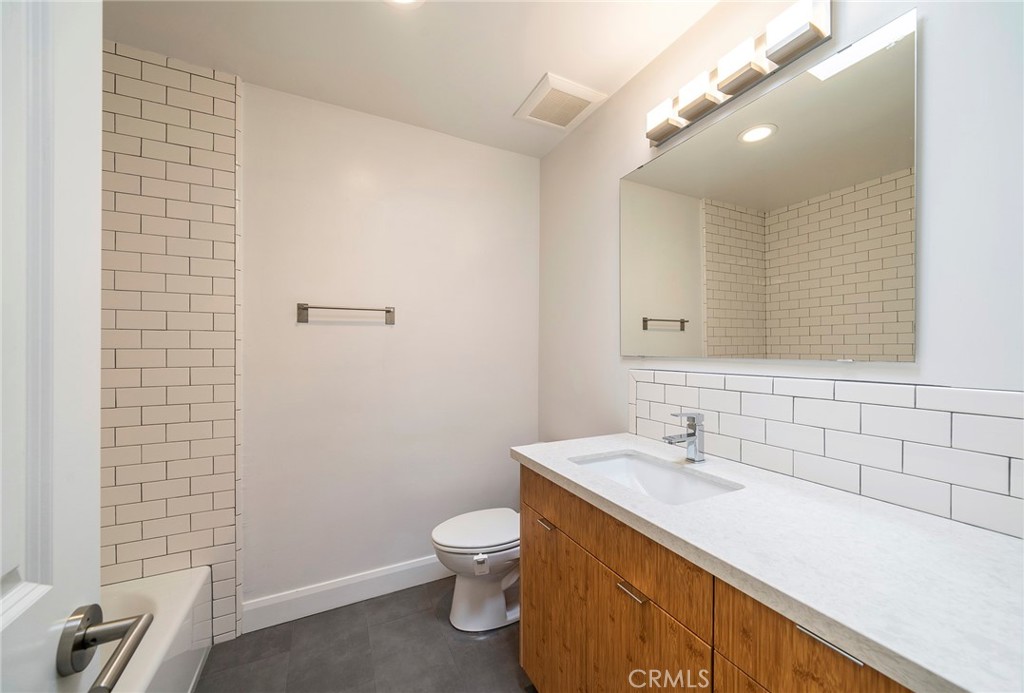 1601 Veteran Avenue 301/302 Property Photo 8