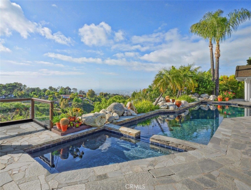 14 Georgeff Property Photo 51