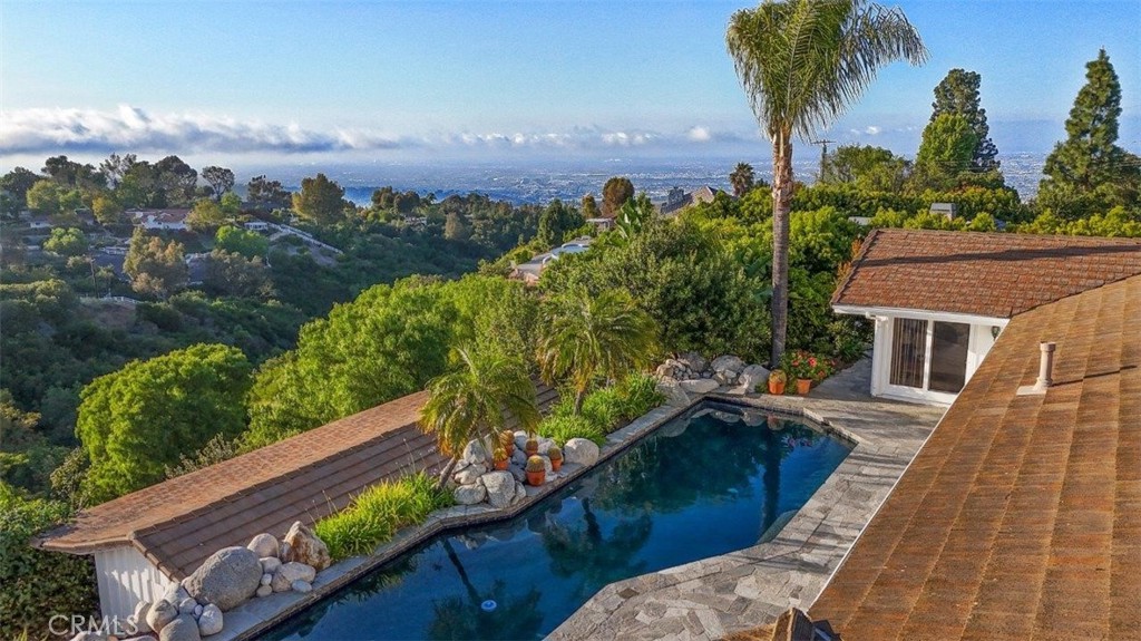 14 Georgeff Property Photo 64