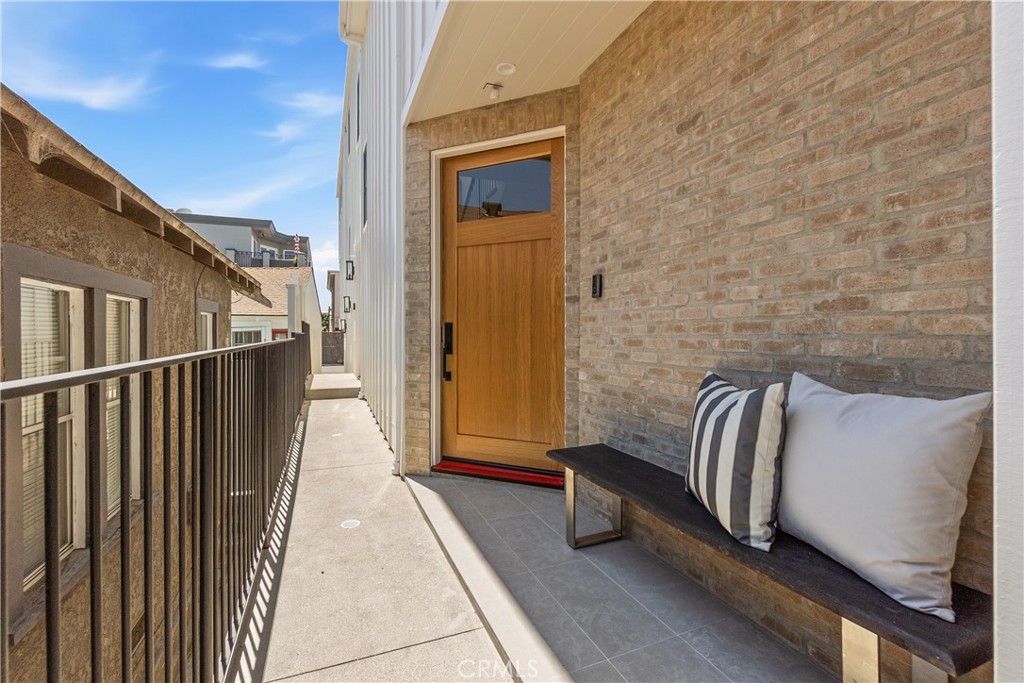 320 1st St Property Photo 5