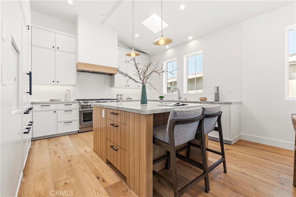320 1st St Property Photo 13