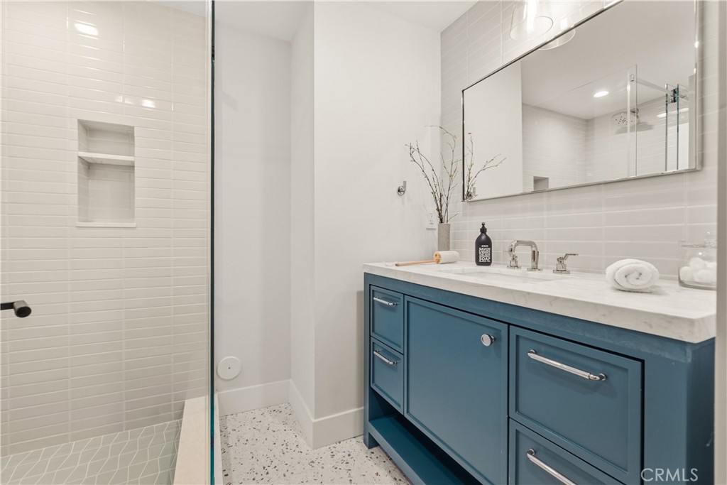 320 1st St Property Photo 40
