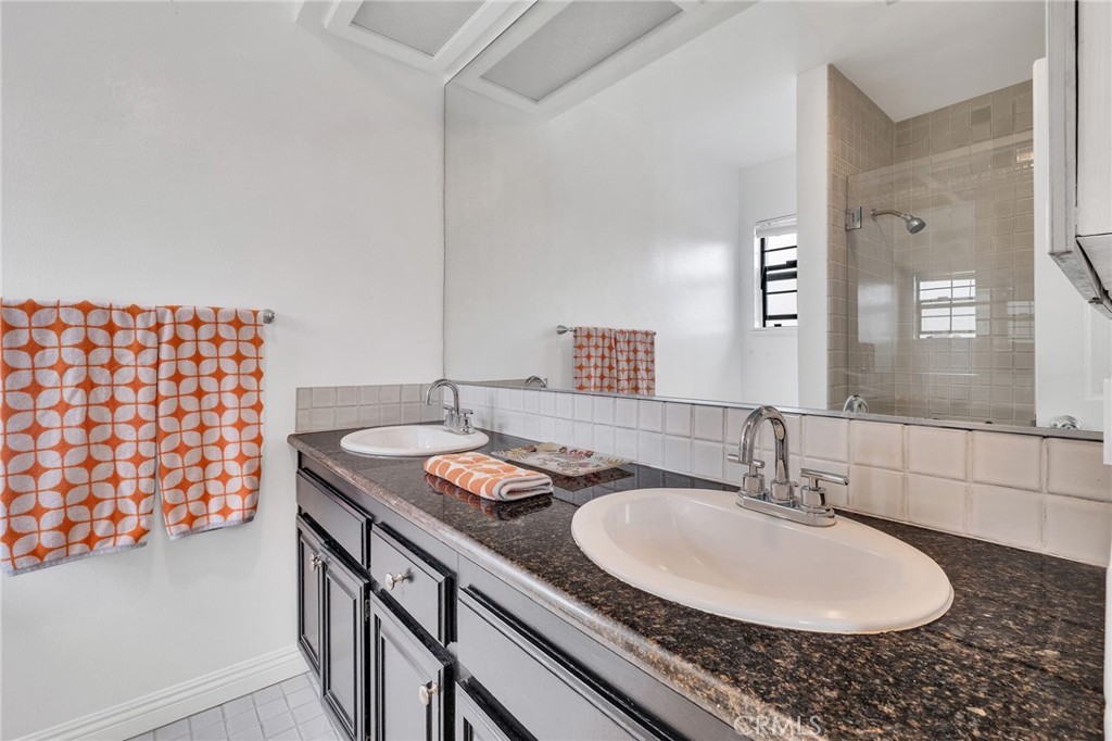 1351 W 7th 3 Property Photo 17
