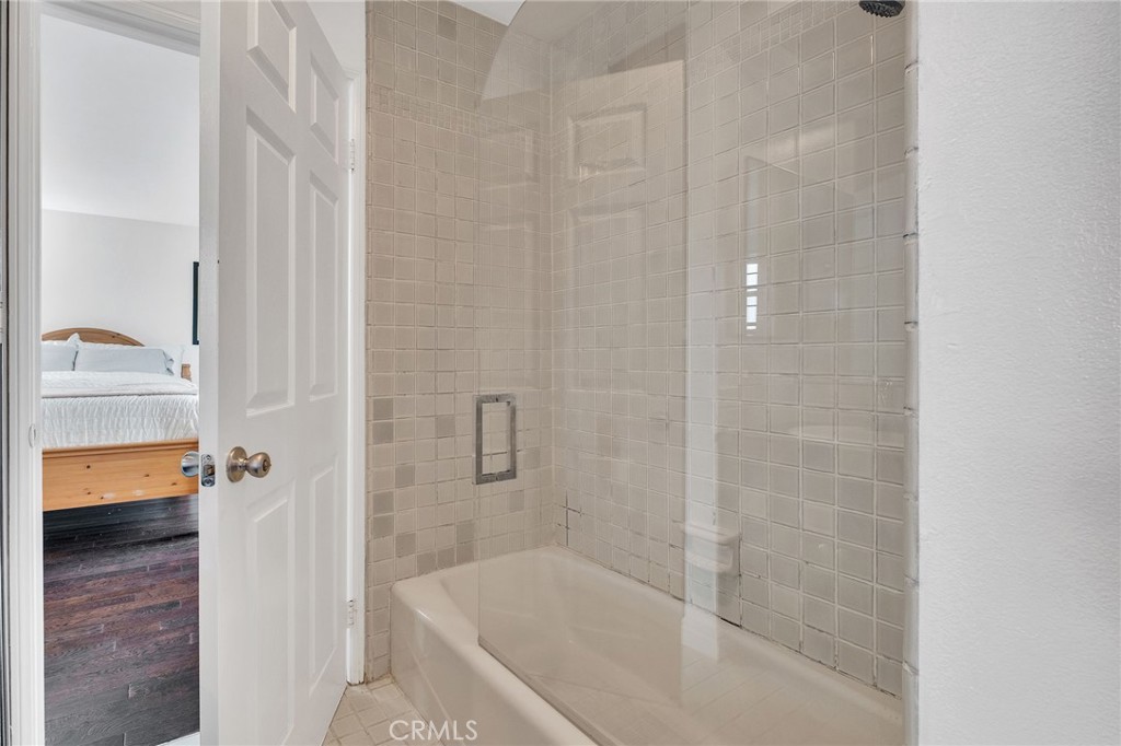 1351 W 7th 3 Property Photo 18