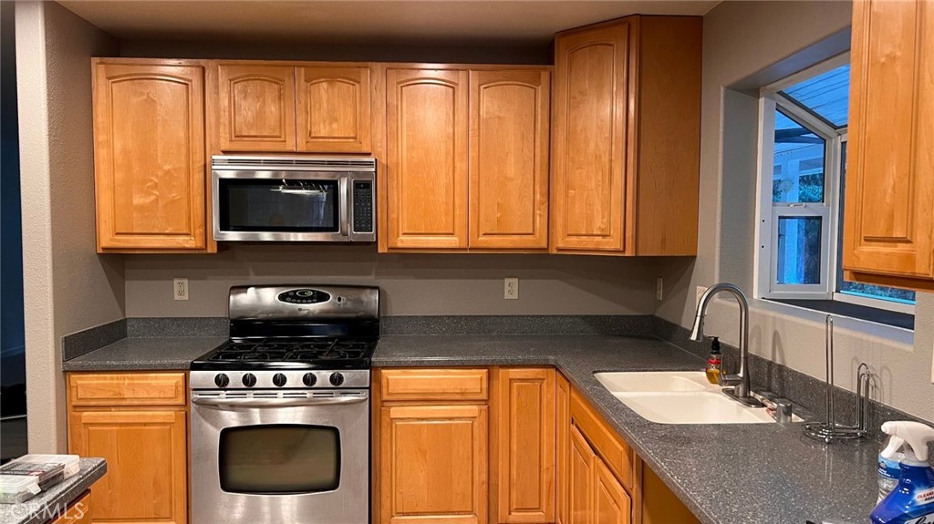 14385 Holmwood Property Photo 6