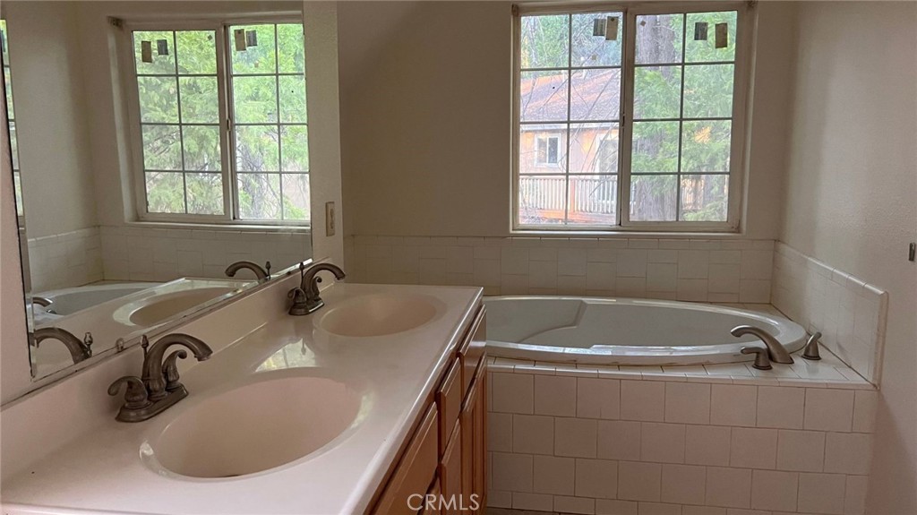 14385 Holmwood Property Photo 18