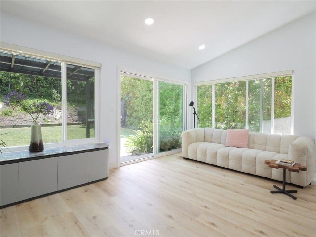 6954 Kings Harbor Property Photo 7