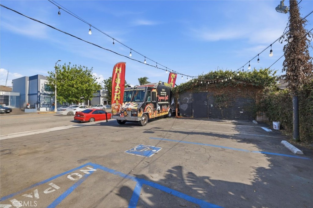 690 W 18th Street Property Photo 7