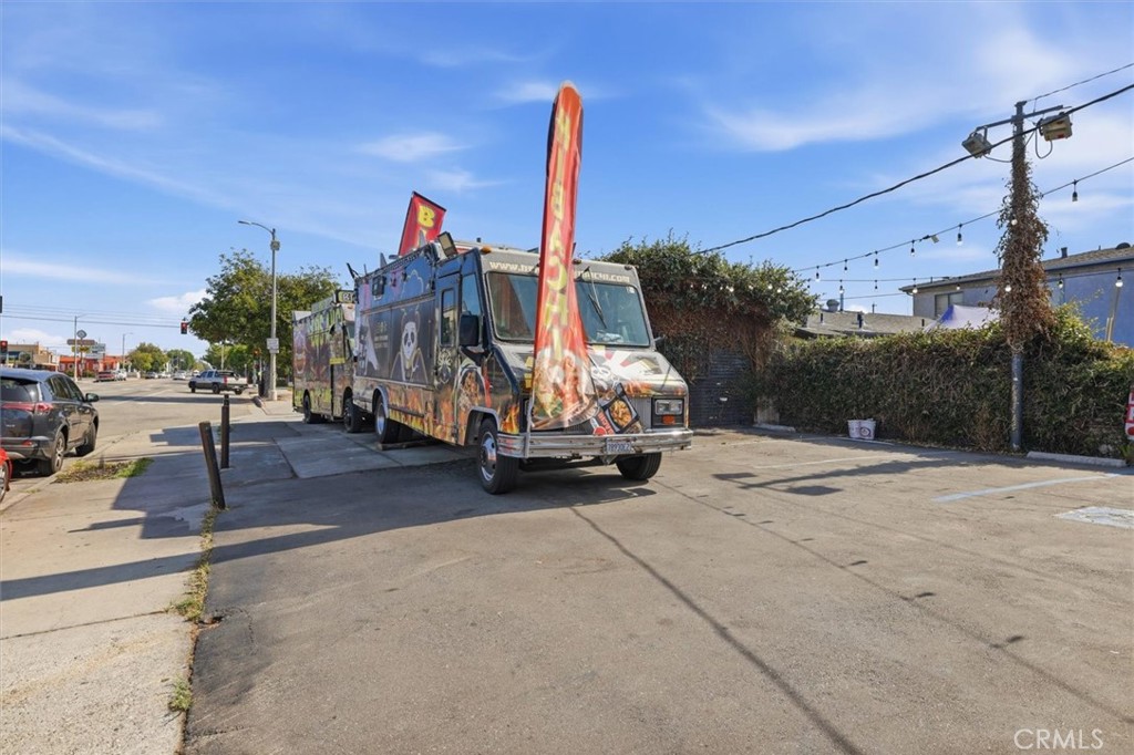 690 W 18th Street Property Photo 8