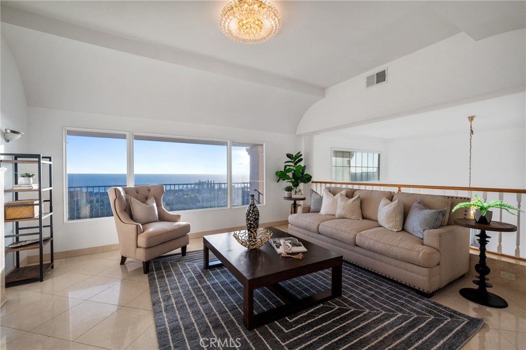 7050 Via Del Mar Property Photo 9