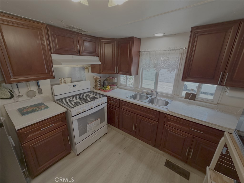 520 E Carson Street Property Photo 2