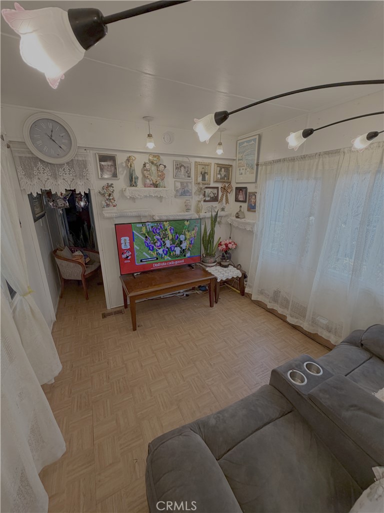 520 E Carson Street Property Photo 5