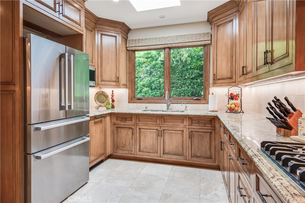 1600 Addison Property Photo 13