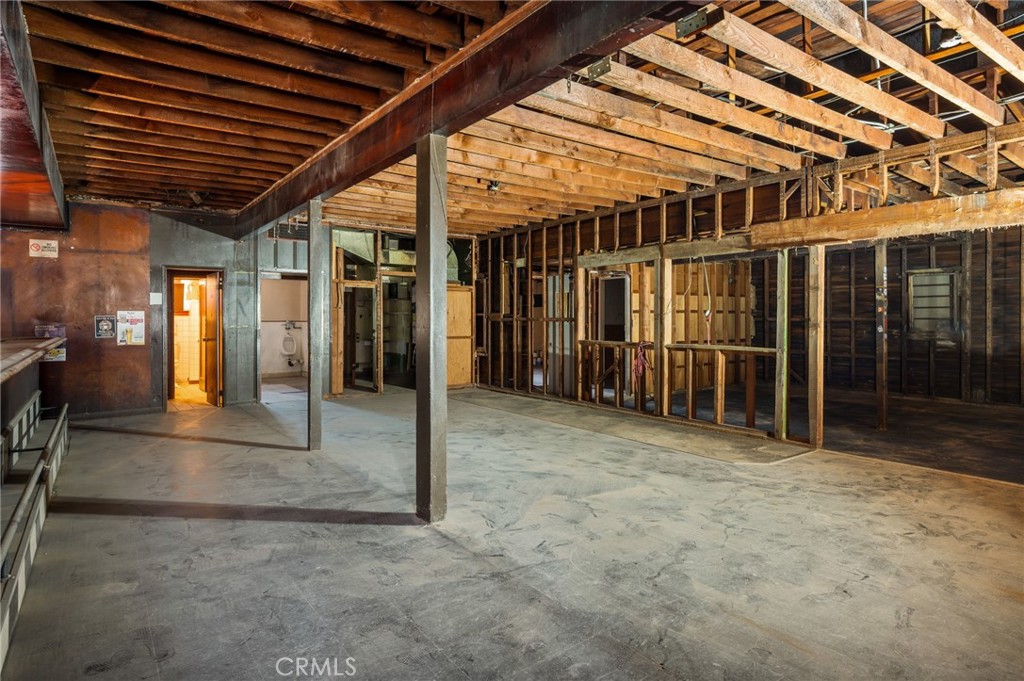 1908 S Pacific Property Photo 4
