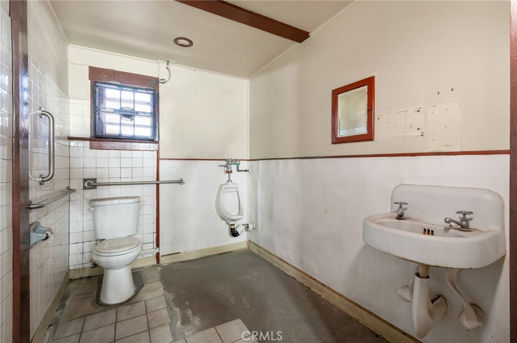1908 S Pacific Property Photo 17