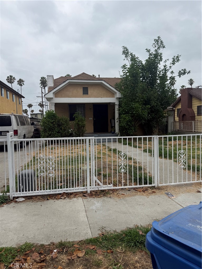 5425 S St Andrews Property Photo 1