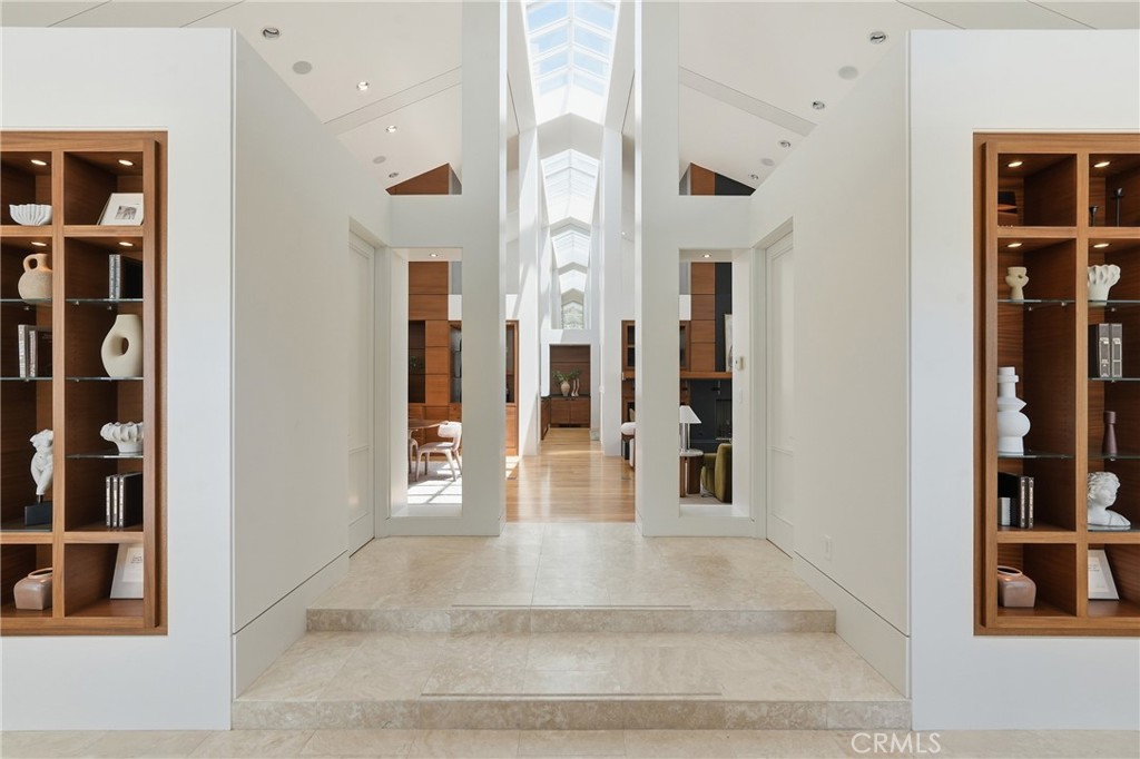18 E Crest Road Property Photo 4