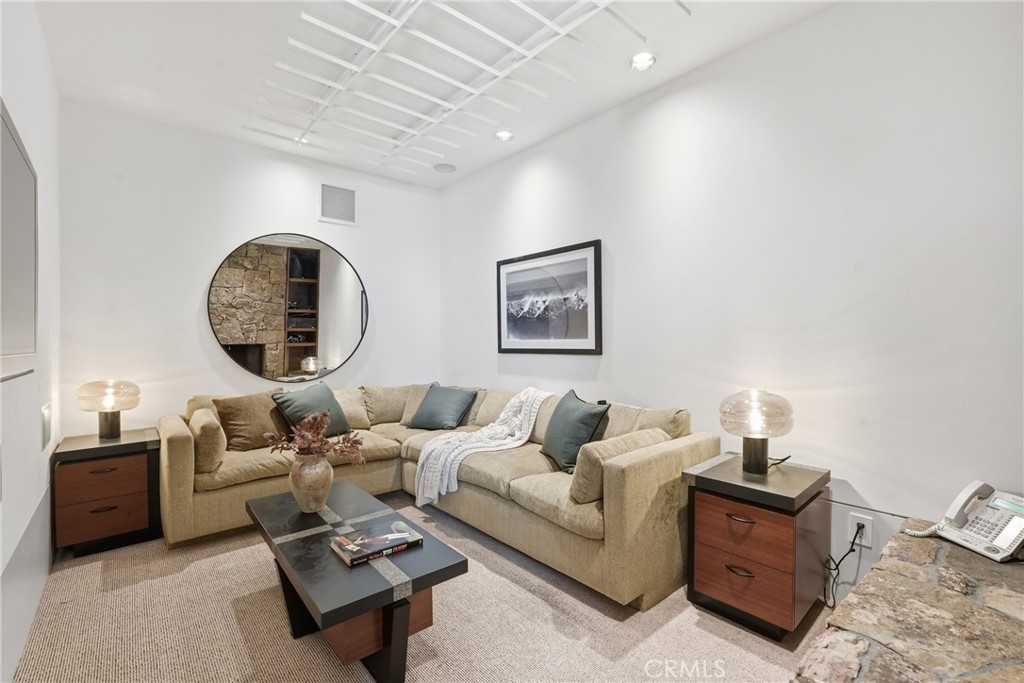 18 E Crest Road Property Photo 32
