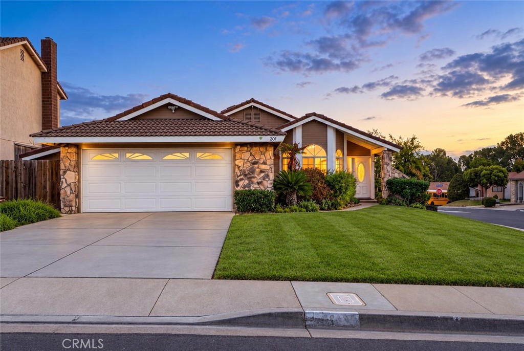 201 S Brookside Court