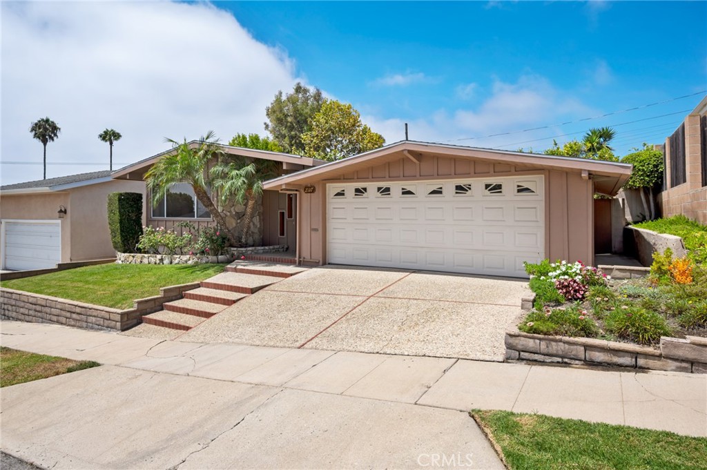 2317 Anabas Avenue Property Photo 3