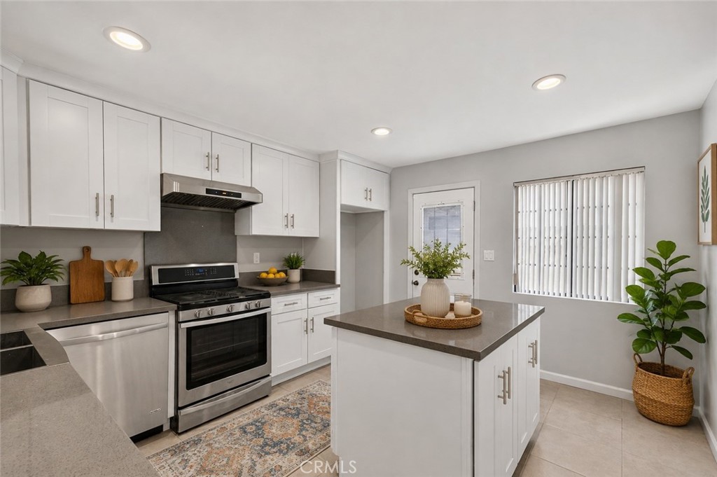 21213 Budlong Property Photo 3