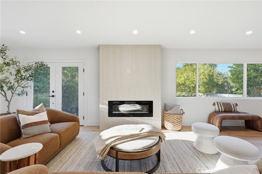 5602 Sunmist Property Photo 3