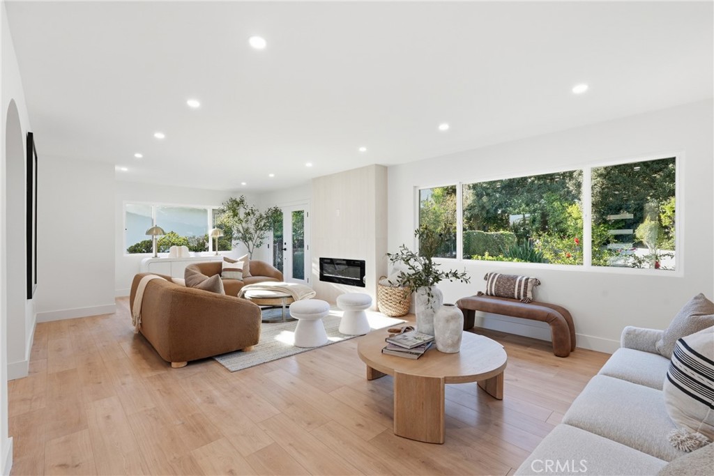 5602 Sunmist Property Photo 4