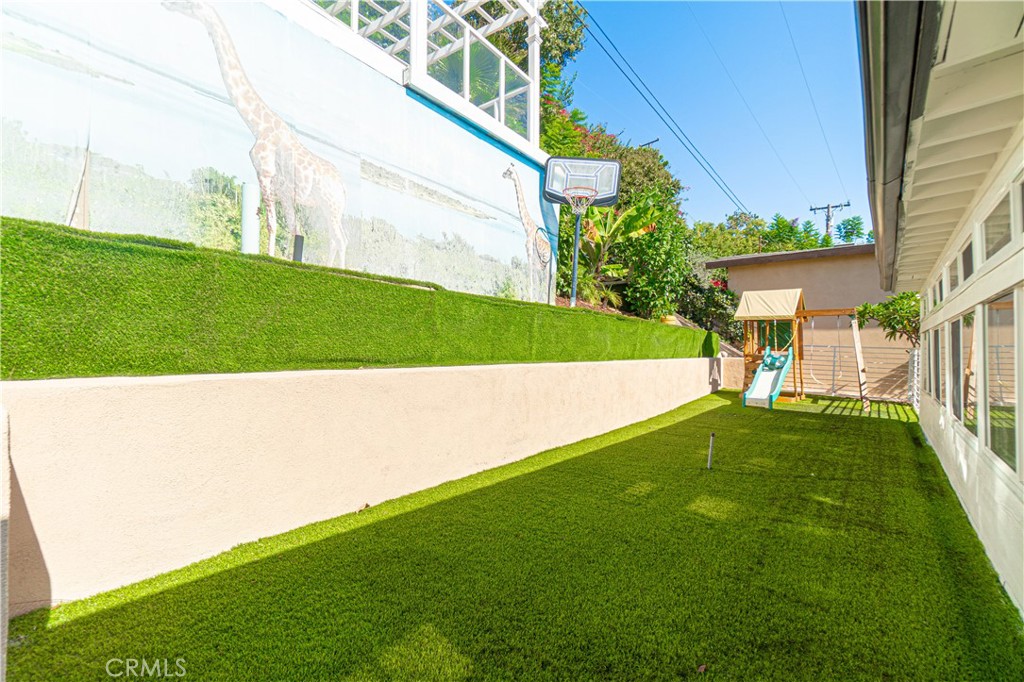 2033 Suana Property Photo 29