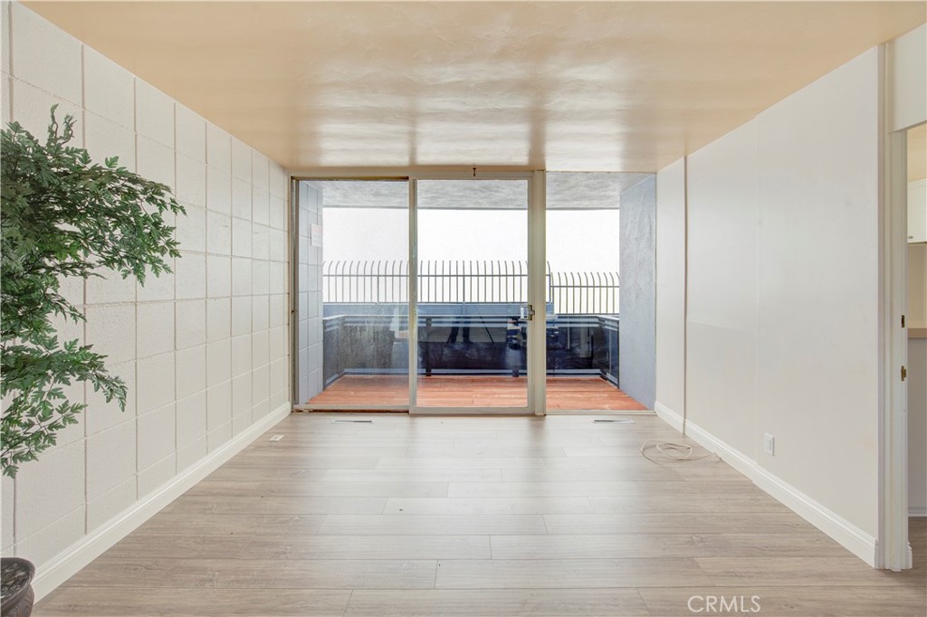 739 W 9th Street Property Photo 8