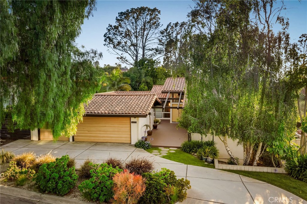 1405 Via Gabriel Property Photo 3