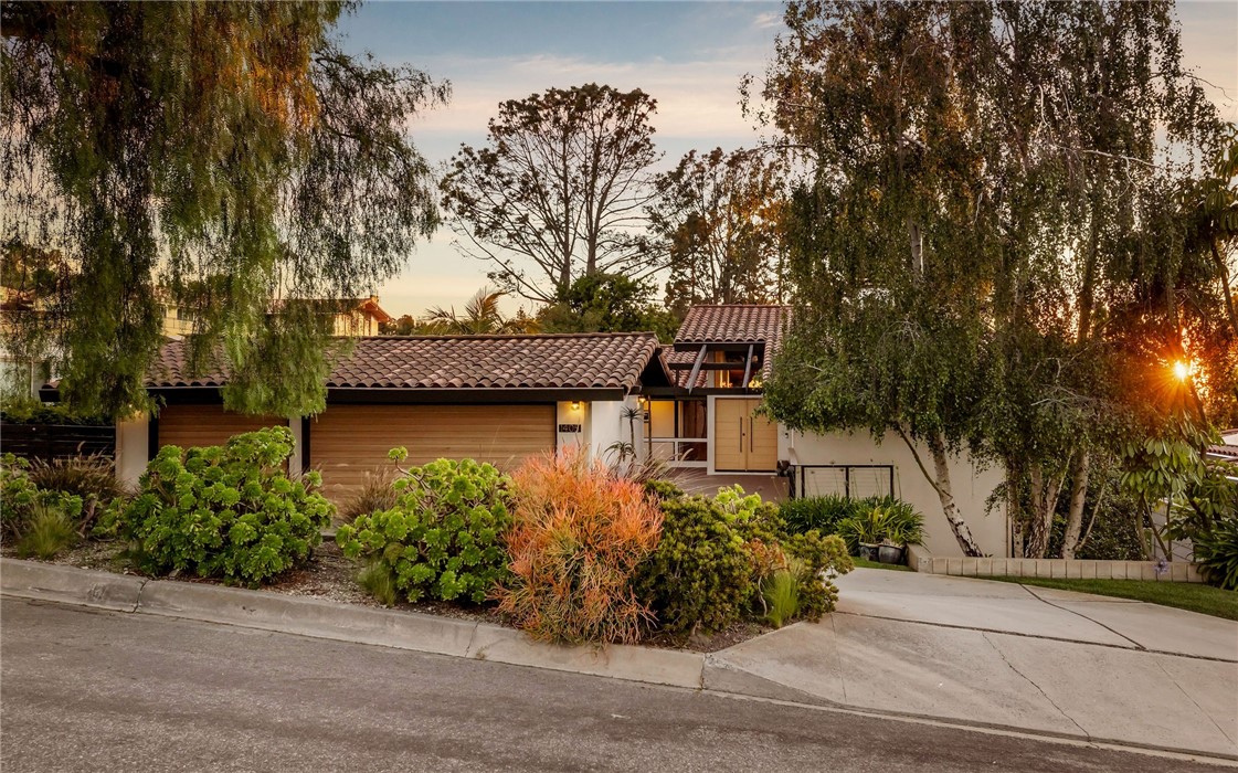 1405 Via Gabriel Property Photo 5
