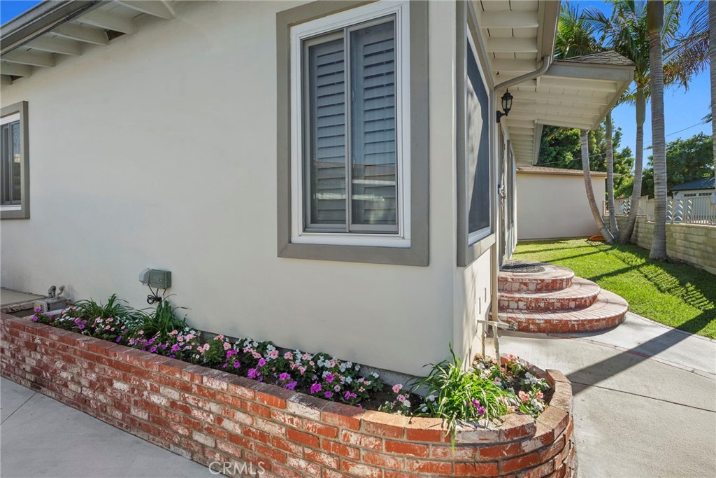 25908 Appian Way Property Photo 5