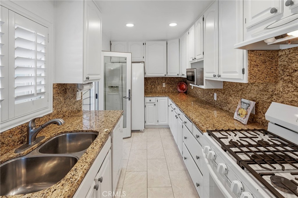 25908 Appian Way Property Photo 11