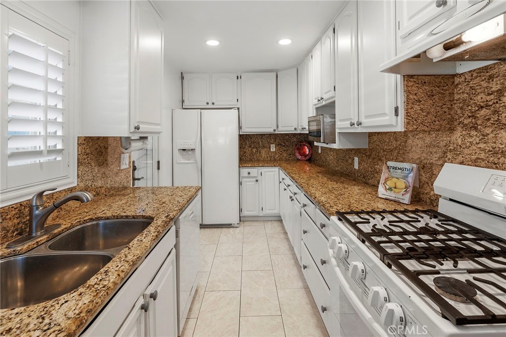 25908 Appian Way Property Photo 14