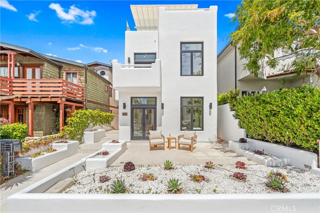 541 4th Property Photo 3
