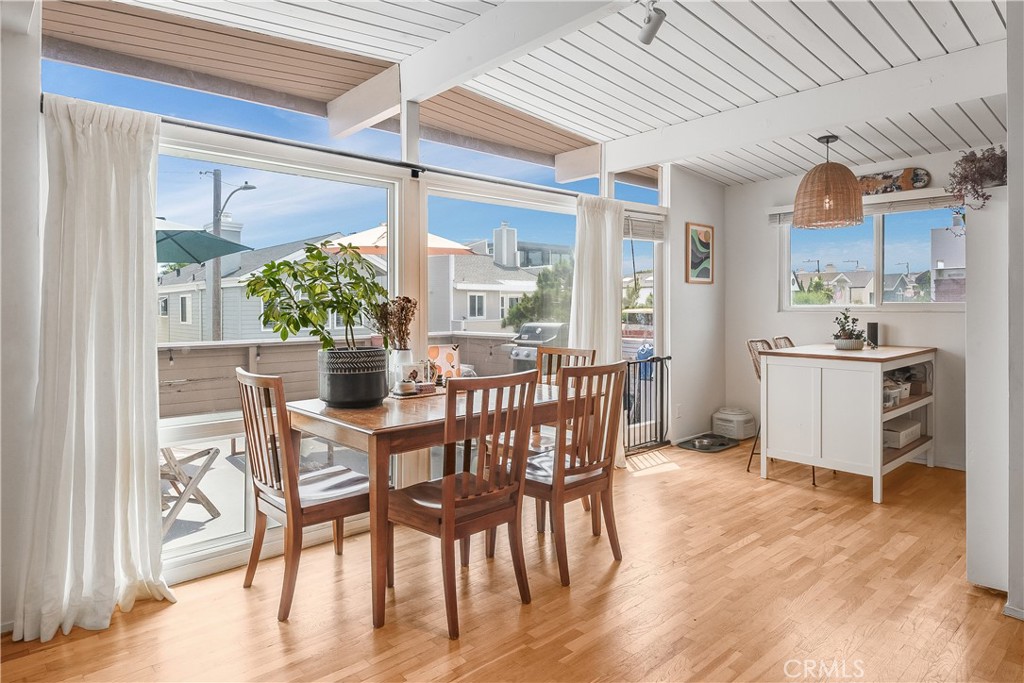 447 30th Property Photo 3