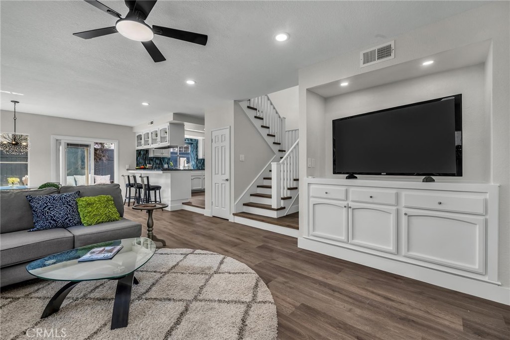 2014 Curtis, #b Property Photo 4
