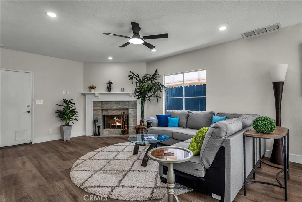 2014 Curtis, #b Property Photo 5